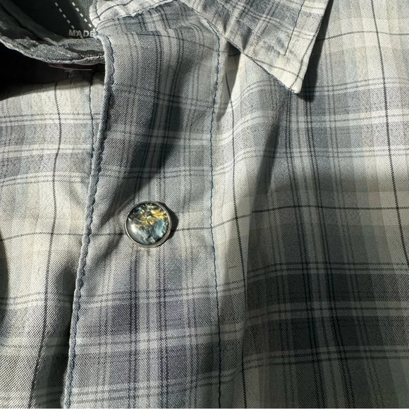 Kühl Mountain Grown Snap Up Long Sleeve Vented  Grey Plaid Size Medium - Picture 10 of 13